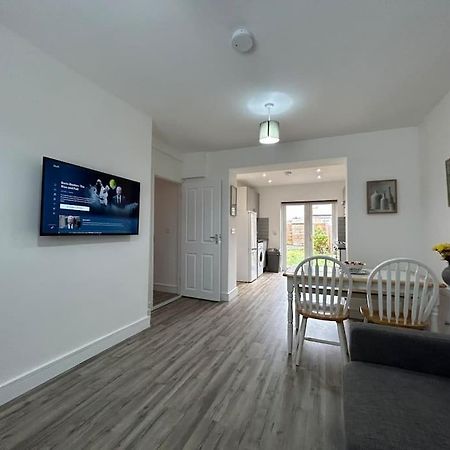 Bali Bliss Garden Flat With Parking Apartment Enfield Exterior photo