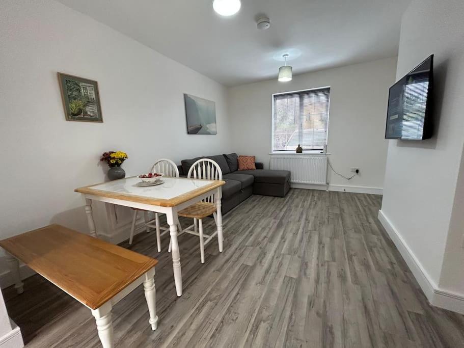 Bali Bliss Garden Flat With Parking Apartment Enfield Exterior photo